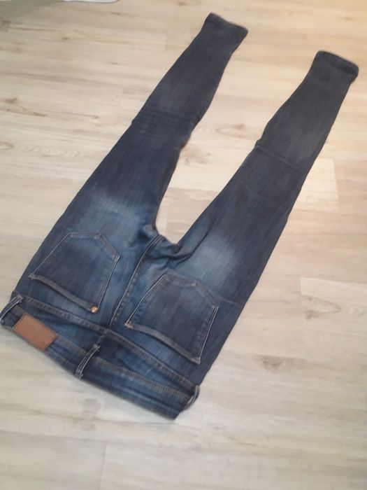 Spodnie jeansy firmy H&M
