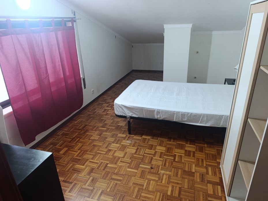 Alugo quarto Leiria