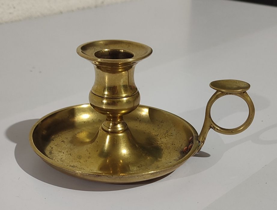 Candelabro elegante em latão