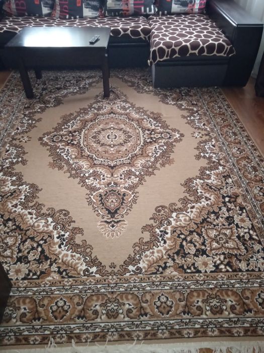 Продам недорого ковер.