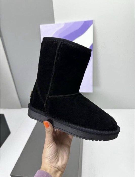 Уггі жіночі натуральні Угги чорні класика вищі та середні