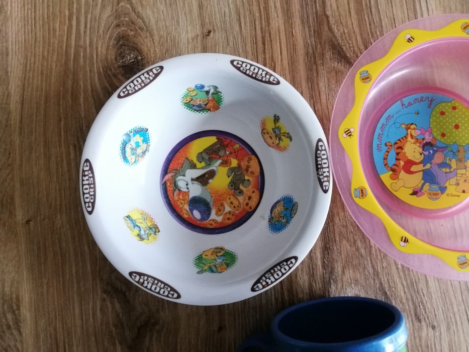 Zestaw plastikowych naczyń dla dziecka