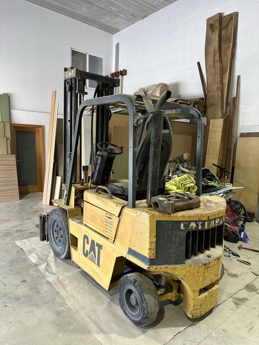 Empilhador cat 3.5T
