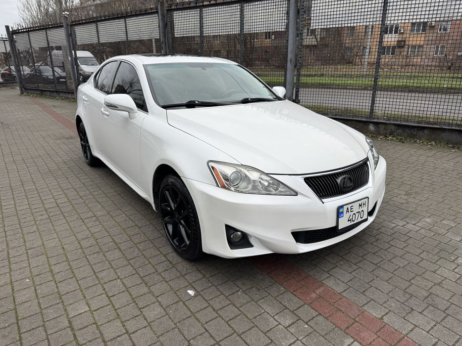 Lexus IS 2011рік пробіг 180 тис!