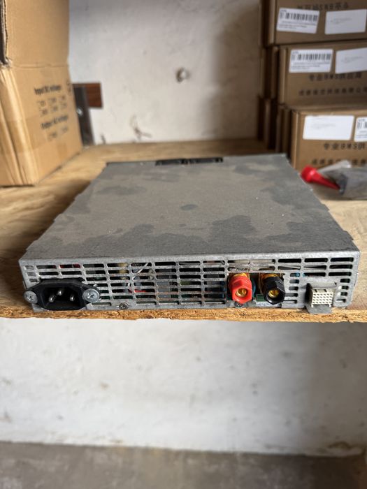 Зарядний пристрій для літієвих акумуляторів