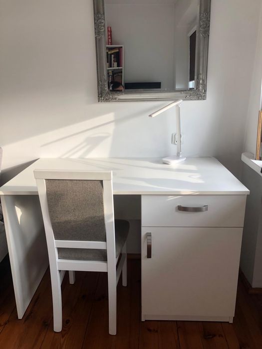 Solidne białe biurko