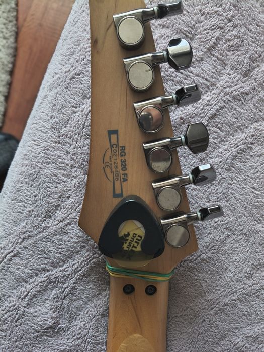 Ibanez RG 320 FA