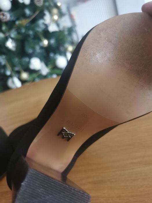 Kazar botki rozm. 38 na słupku