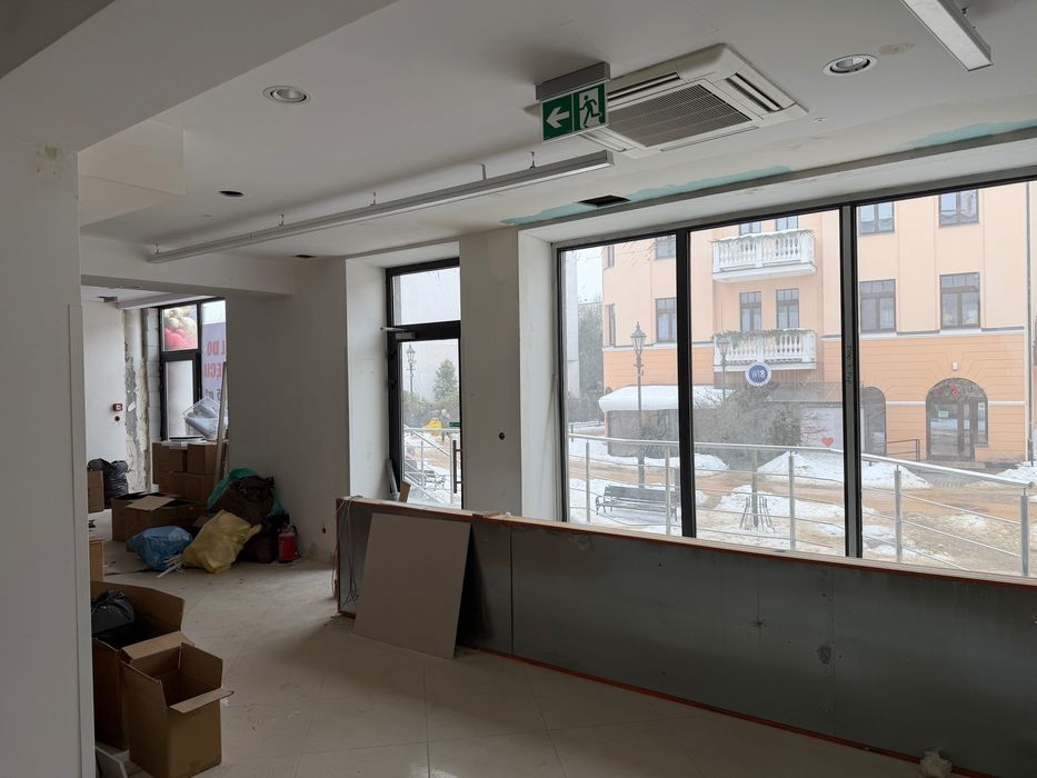 Lokal handlowo usługowy, ściśłe centrum,parter