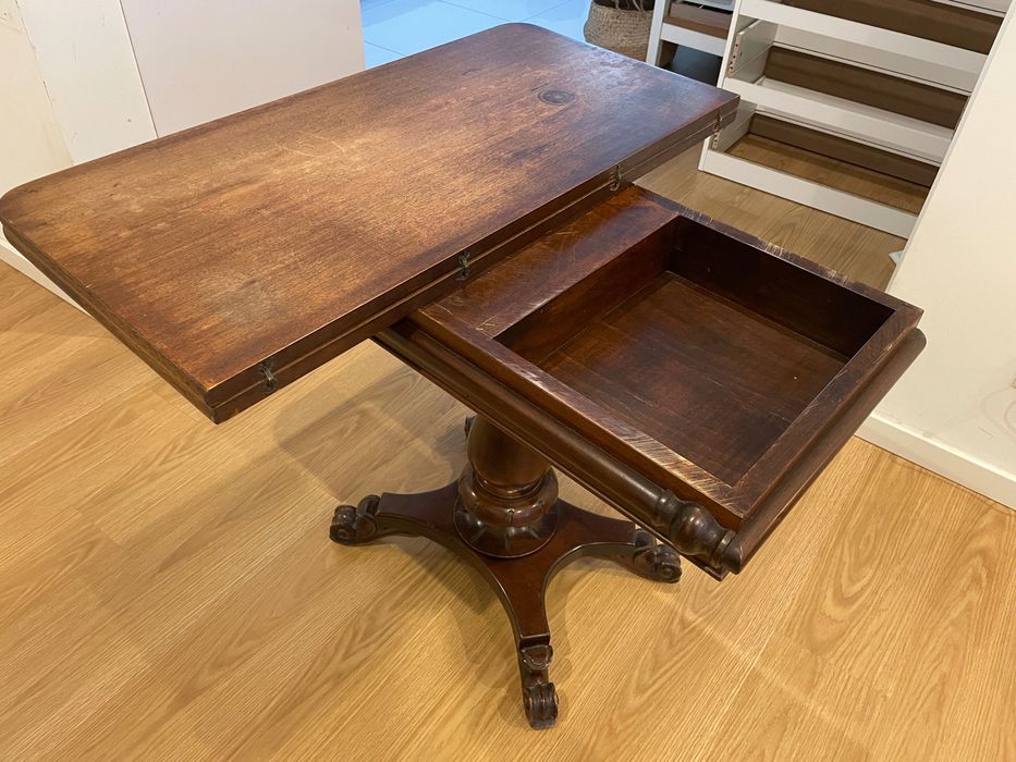 Mesa de Jogo em madeira antiga