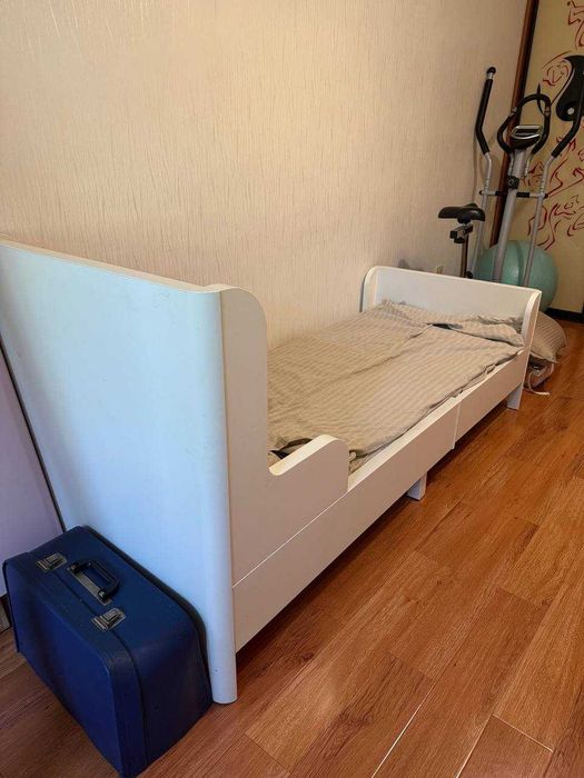 Продам детскую раскладывающуюся кровать BUSUNGE Ikea