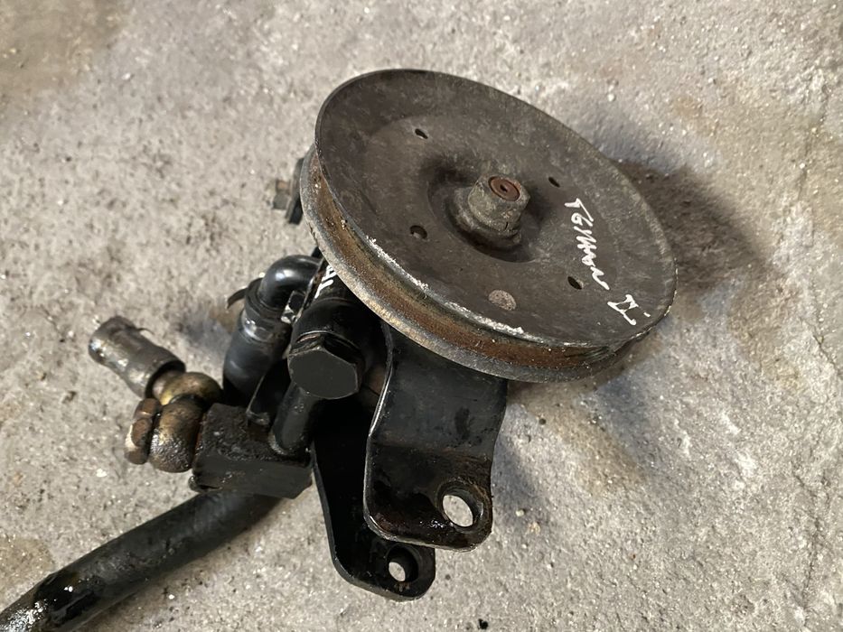 Bomba direcção Nissan terrano 31247049 7F700
