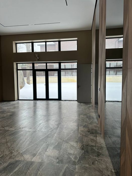 Продаж будинку з ремонтом в закритому КМ в Лісниках, 8 соток, газ