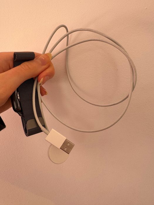 Apple Watch series 6 40mm + Milanese loop + USB ładowarka