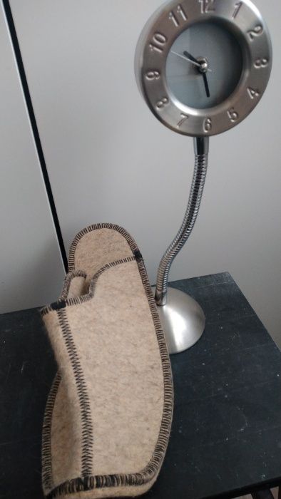 Lote 10 - Conjunto relógio e vaso chinelo Ikea