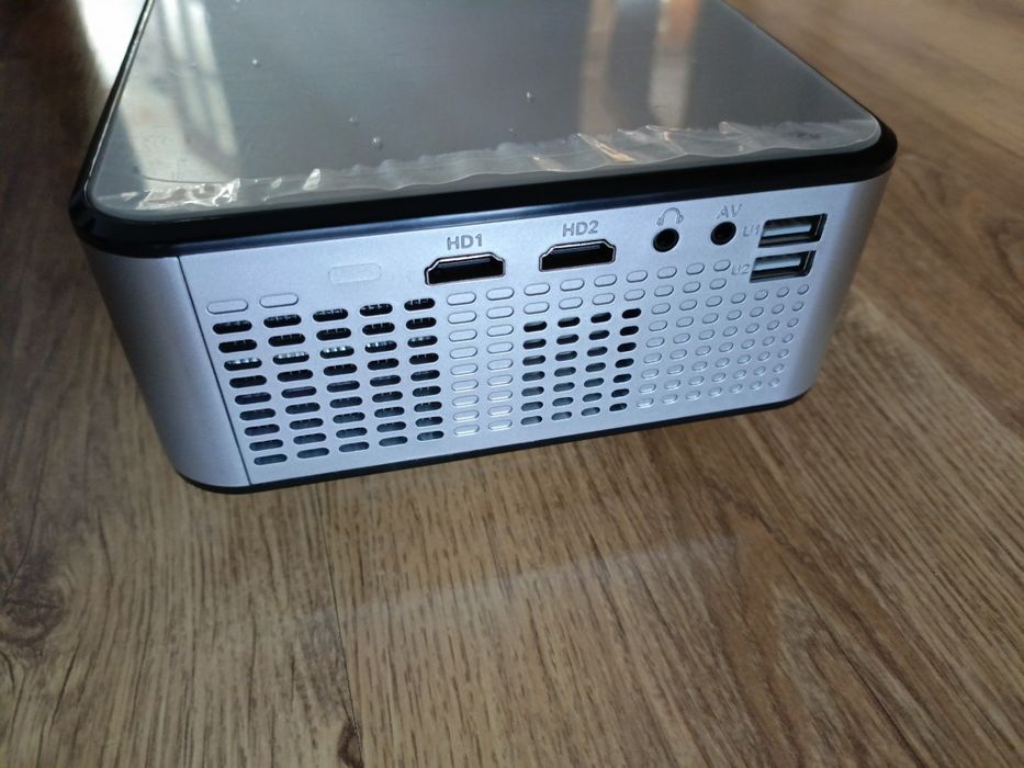Projektor Crenova C9