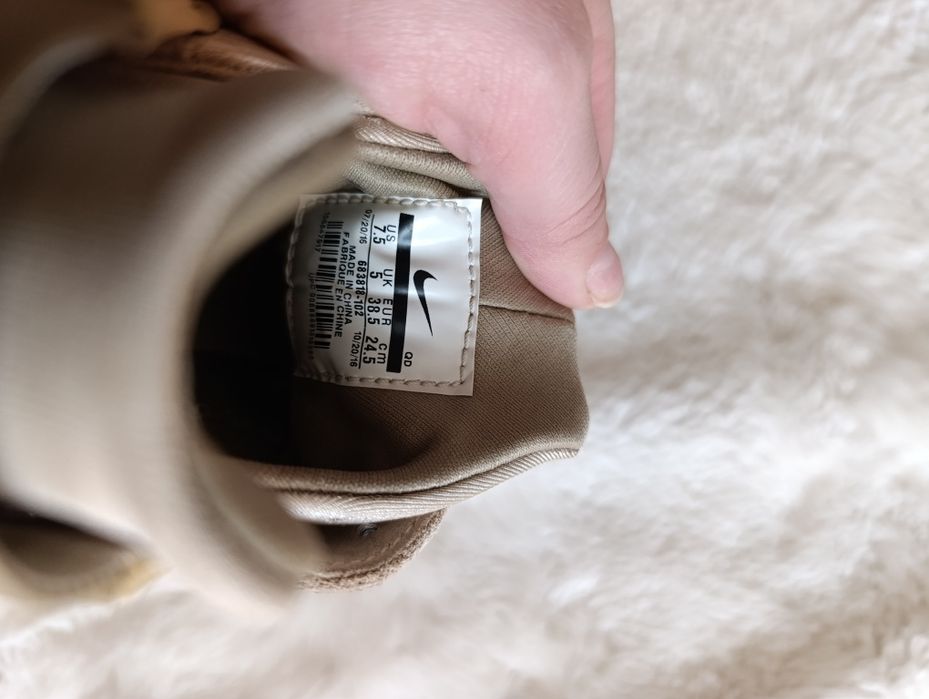 Кросівки Nike  .