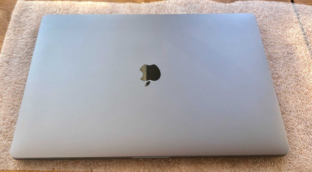 Macbook Pro 16 2019 A2141 i7 (6яд) 32GB 512GB Radeon 4GB батарея 353 цикл идеал
