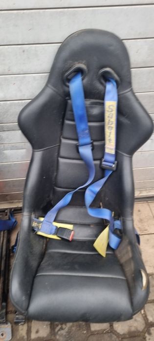 Fotele kubełkowe z pasami  Nissan Patrol