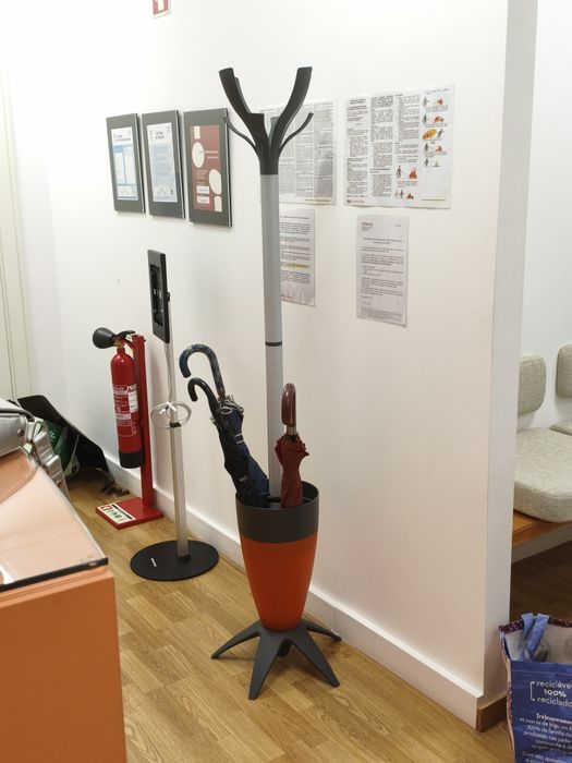 Cabide de Pé + Porta-Chapéus – Conjunto Decorativo