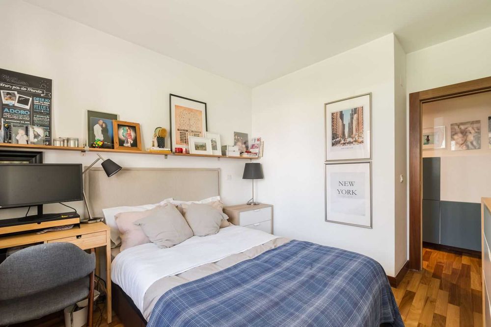 Apartamento T2 com Piscina e Terraço no Condomínio do Parque