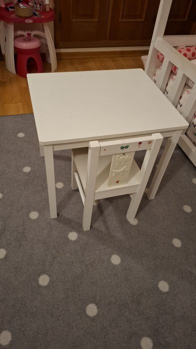 Vendo mesa com cadeira para criança