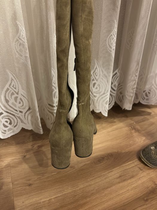 Zamszowe kozaki na obcasie 38