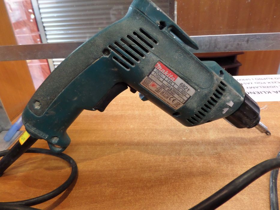 Makita 6821 Wkrętarka elektryczna  do płyt gipsowo-kartonowych g-k