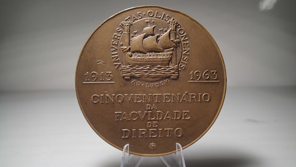 Medalha em Bronze  Cinquentenário da Faculdade de Direito