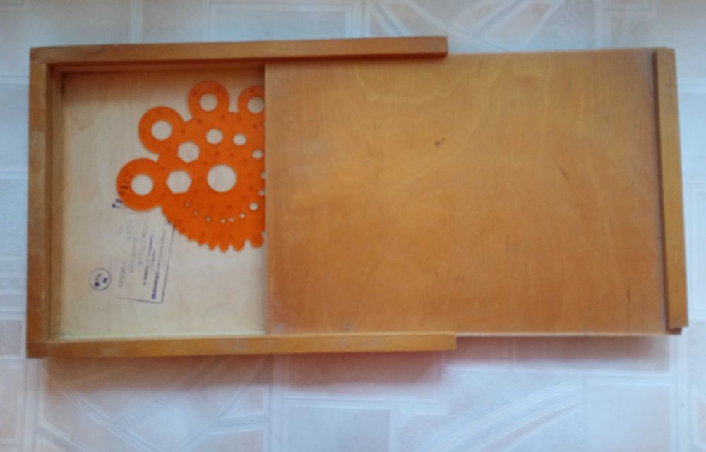 Готовальня Логарифмическая линейка