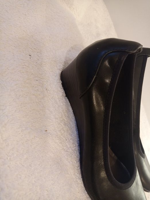Bardzo wygodne buty rozmiar 37 Tamaris stan bardzo dobry