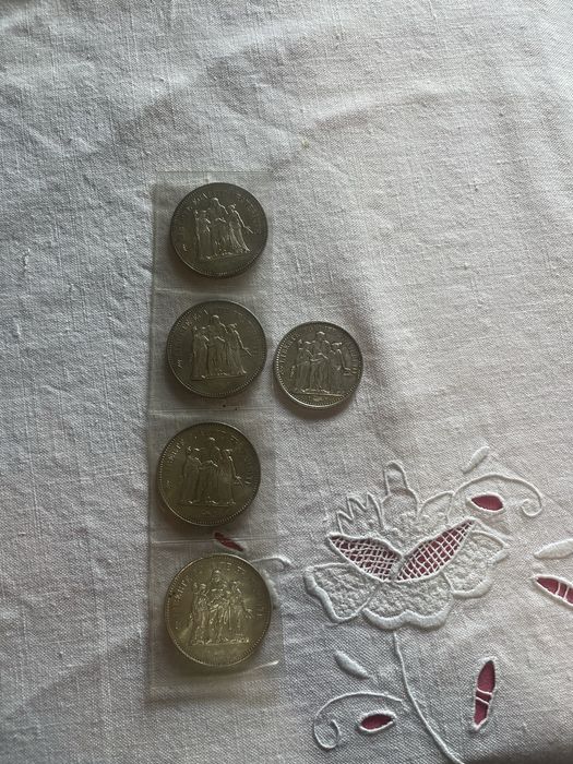 Moedas de francos antigas de prata