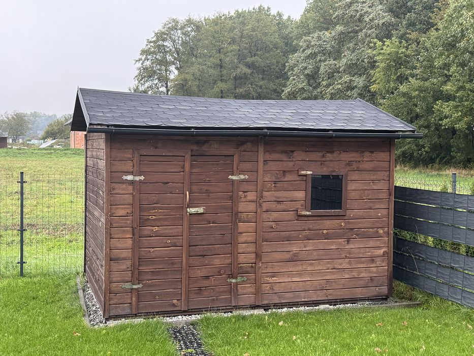 Drewniany domek ogrodowy