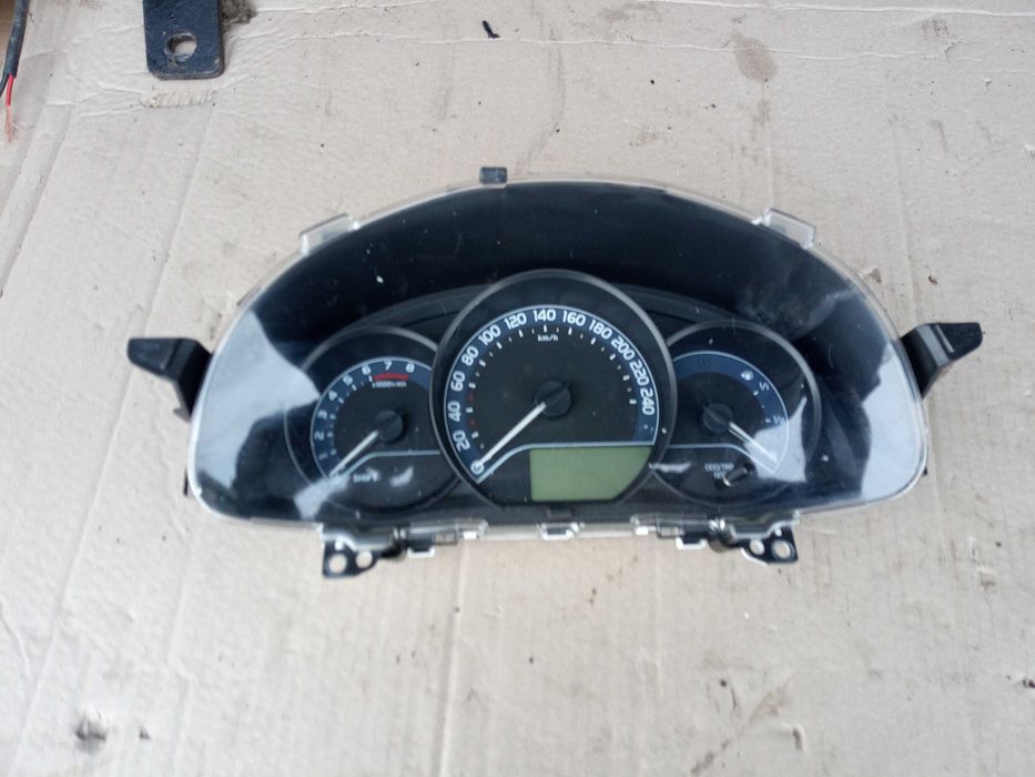 toyota AURIS E18 II 15-18 lift licznik zegary europa 1,33 99km