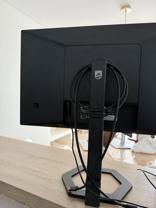 Monitor Philips 24E1N5300AE/00 – 23,8” Full HD USB-C (como novo)