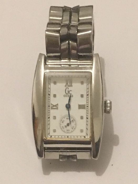 Relógio marca guess