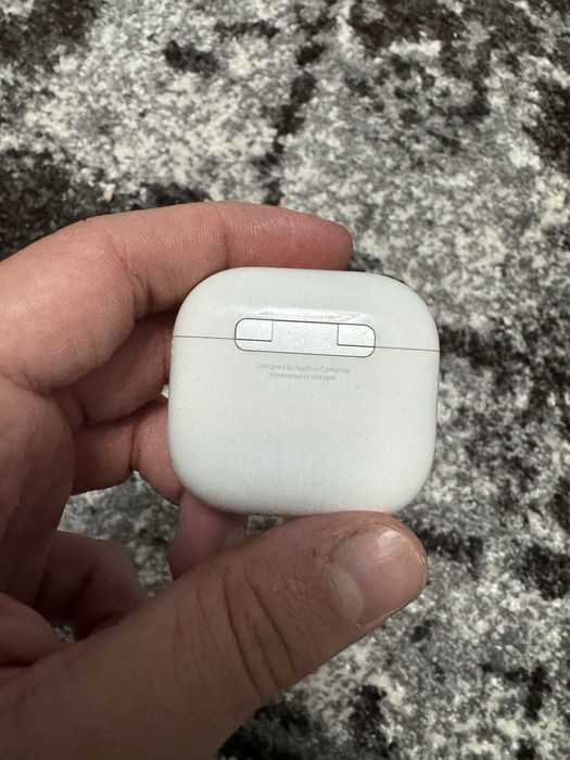 Оригінальний кейс Airpods 4