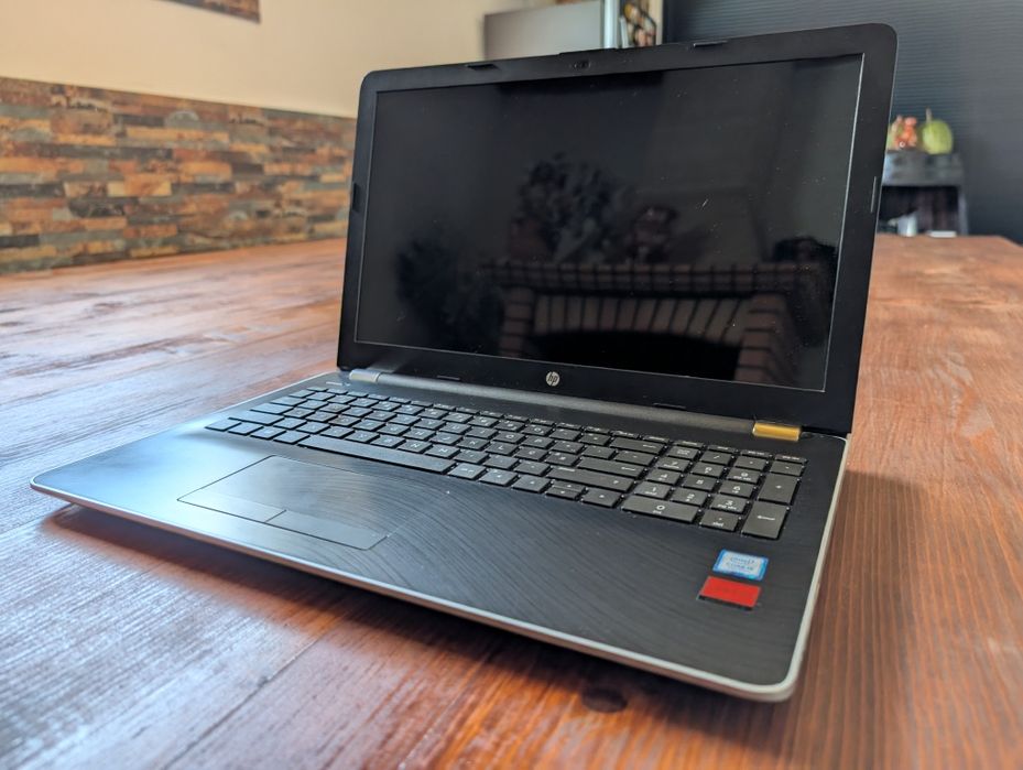 Used HP Laptop (15-bs007np) with Malfunctioning Display64283788260099124