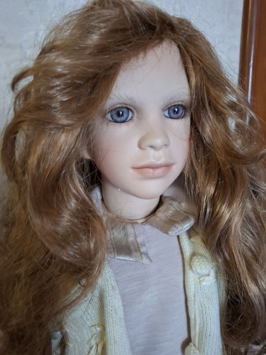 Продам коллекционную фарфоровую куклу от автора Заверушински