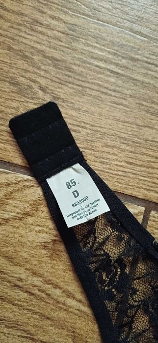 Czarny elegancki biustonosz KIK w r. 85 D