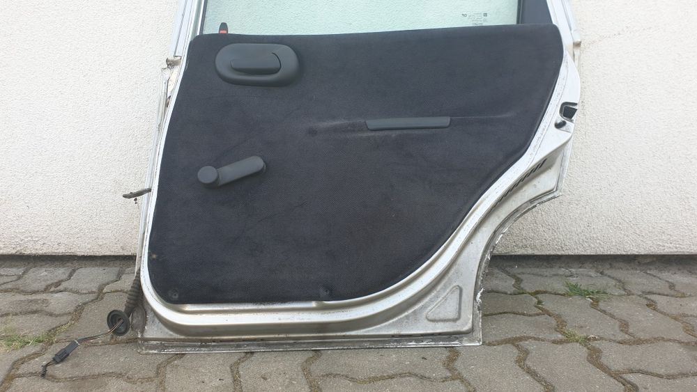 Opel corsa B 5d drzwi kompletne prawy tył tylne prawe