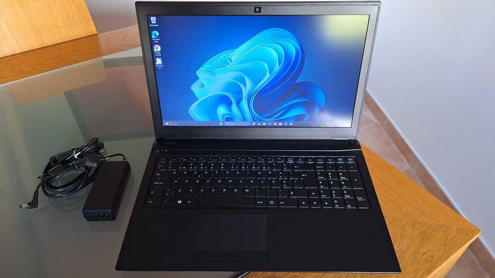 Insys N750BU i5-7200U 3.1GHz- 8GB Ram- SSD256GB NVME- Win11