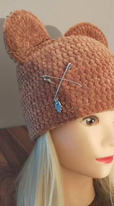 Шапка с пирсингом с ушками