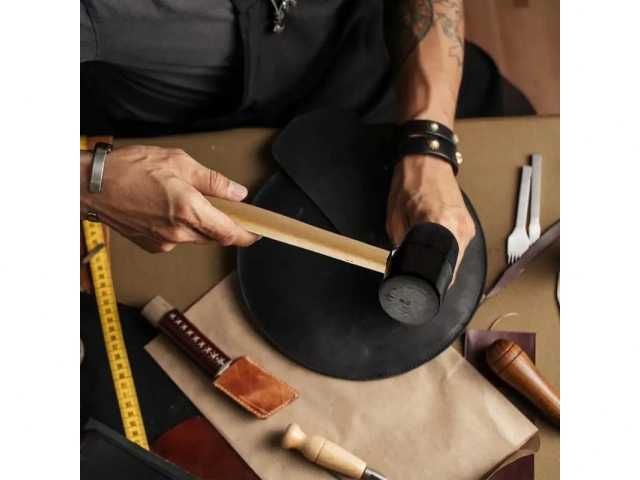 Młotek gumowy z drewnianą rączką