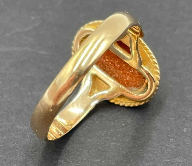 Złoty pierścionek z piaskiem pustyni 14kt 3,49 gram R20