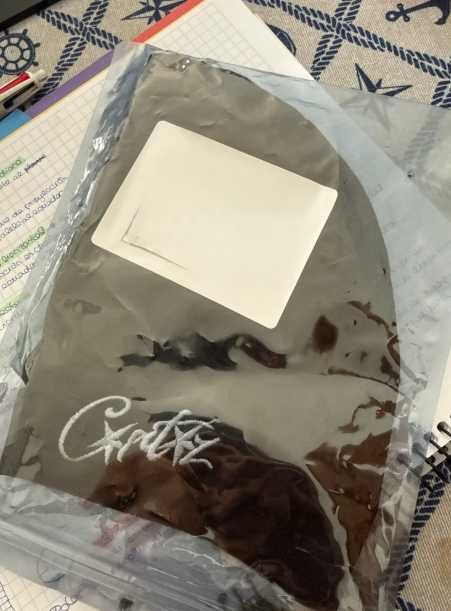 Gorro Corteiz preto central cee