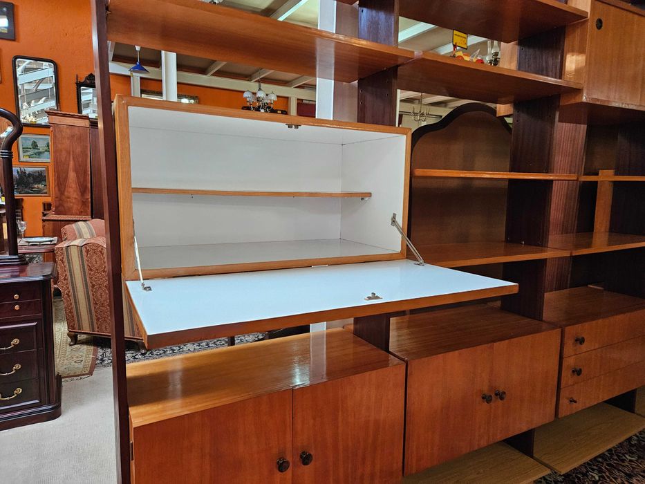 Enormíssimo estante vintage - Algumas marcas de uso