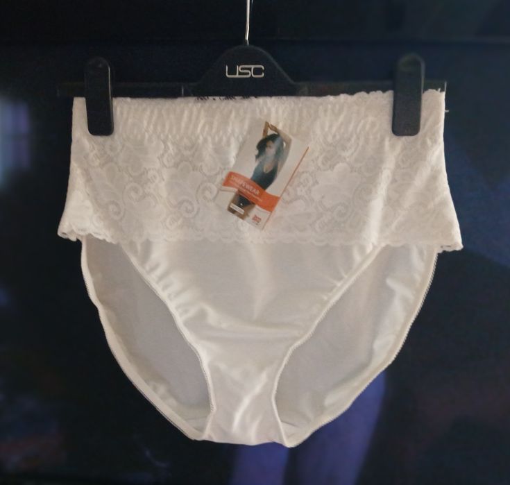 Majtki modelujące koronkowe nowe