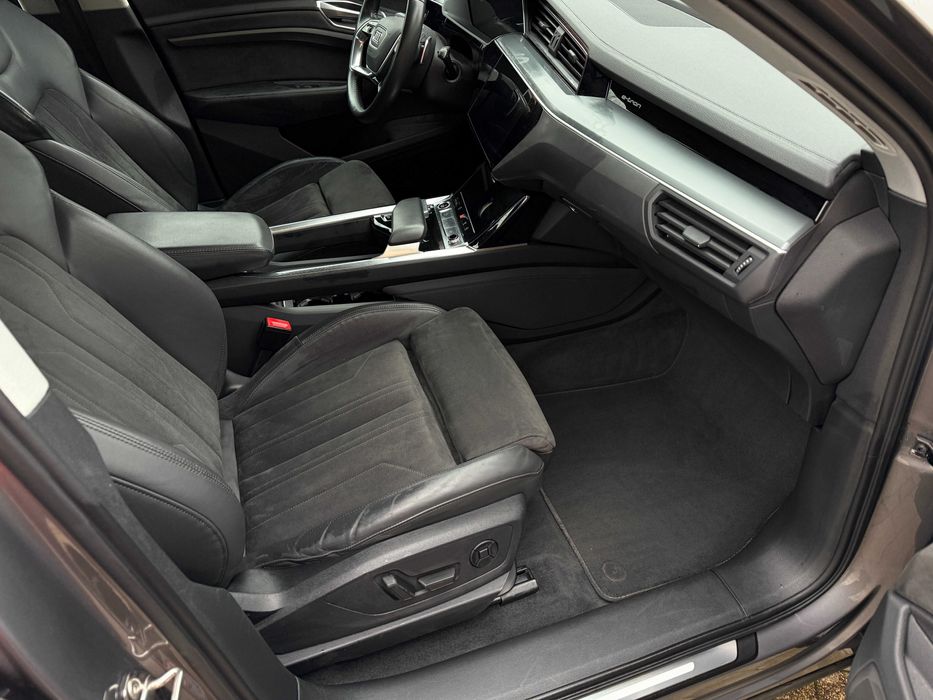 Сидіння салон Audi E-tron Etron