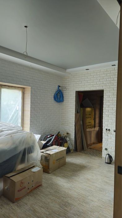 вул. Переможна ,продаж котеджу з частково закінченим ремонтом.